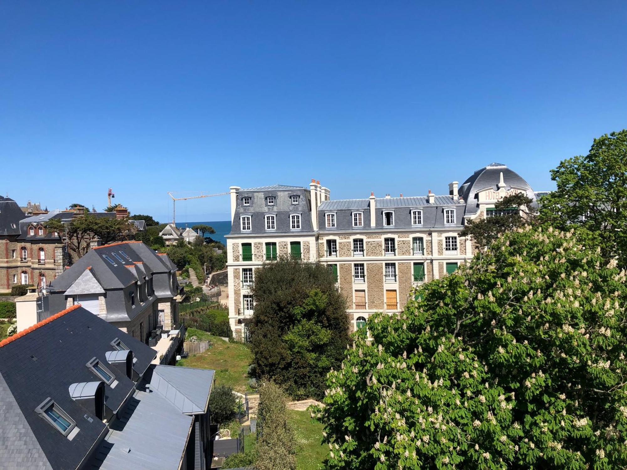 Studio tout confort apercu mer Dinard Extérieur photo